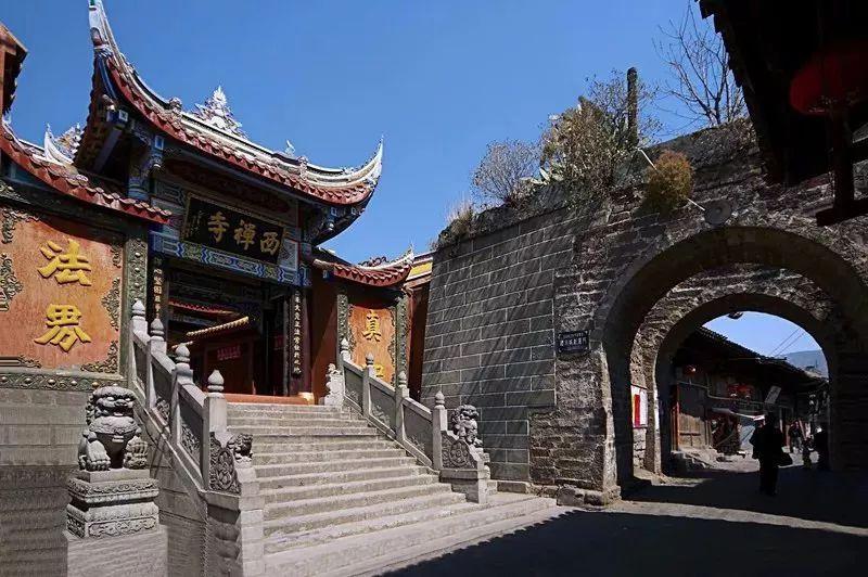 小龙虾的头到底能不能吃？里面真的有毒素吗？游戏画面
